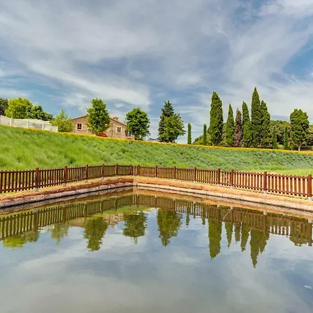 Country house La Granja Village